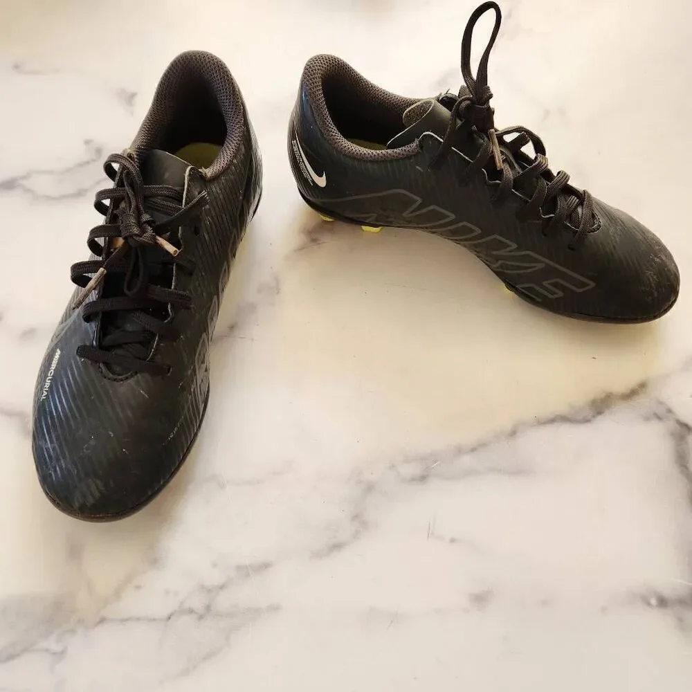 Nike Mercurial kids youth size 3.5 black soccer baseball shoe athletic sporty cl